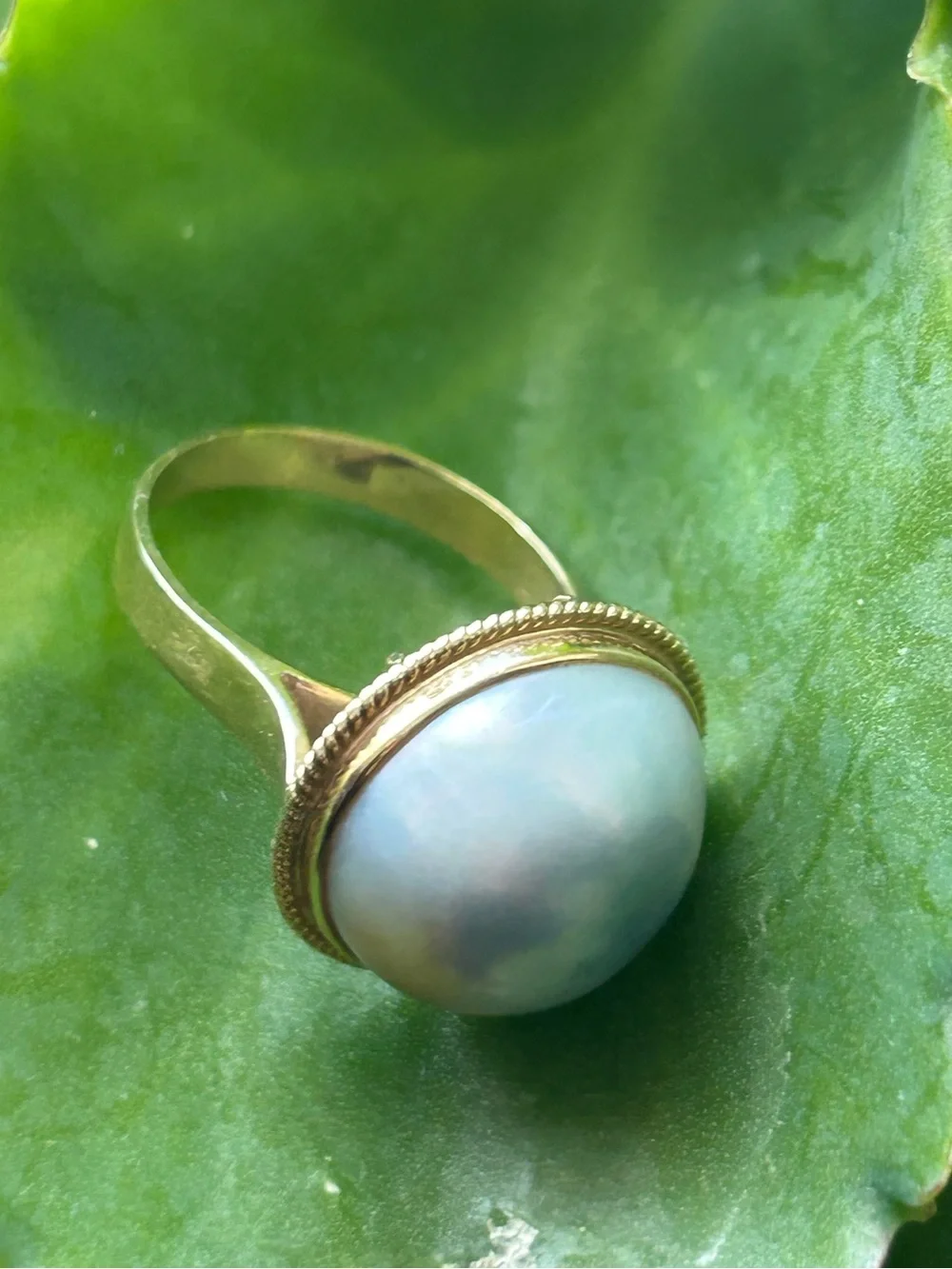 Vintage 14k yellow gold 15-16mm large blue mabe Pearl ring size 7 , 5.80grams